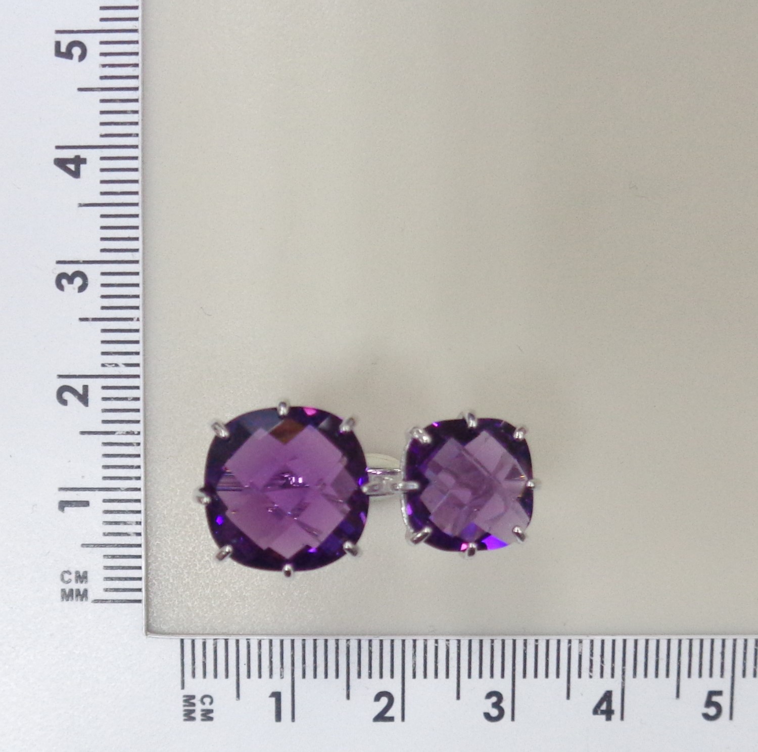 Серебряное кольцо с аметистами